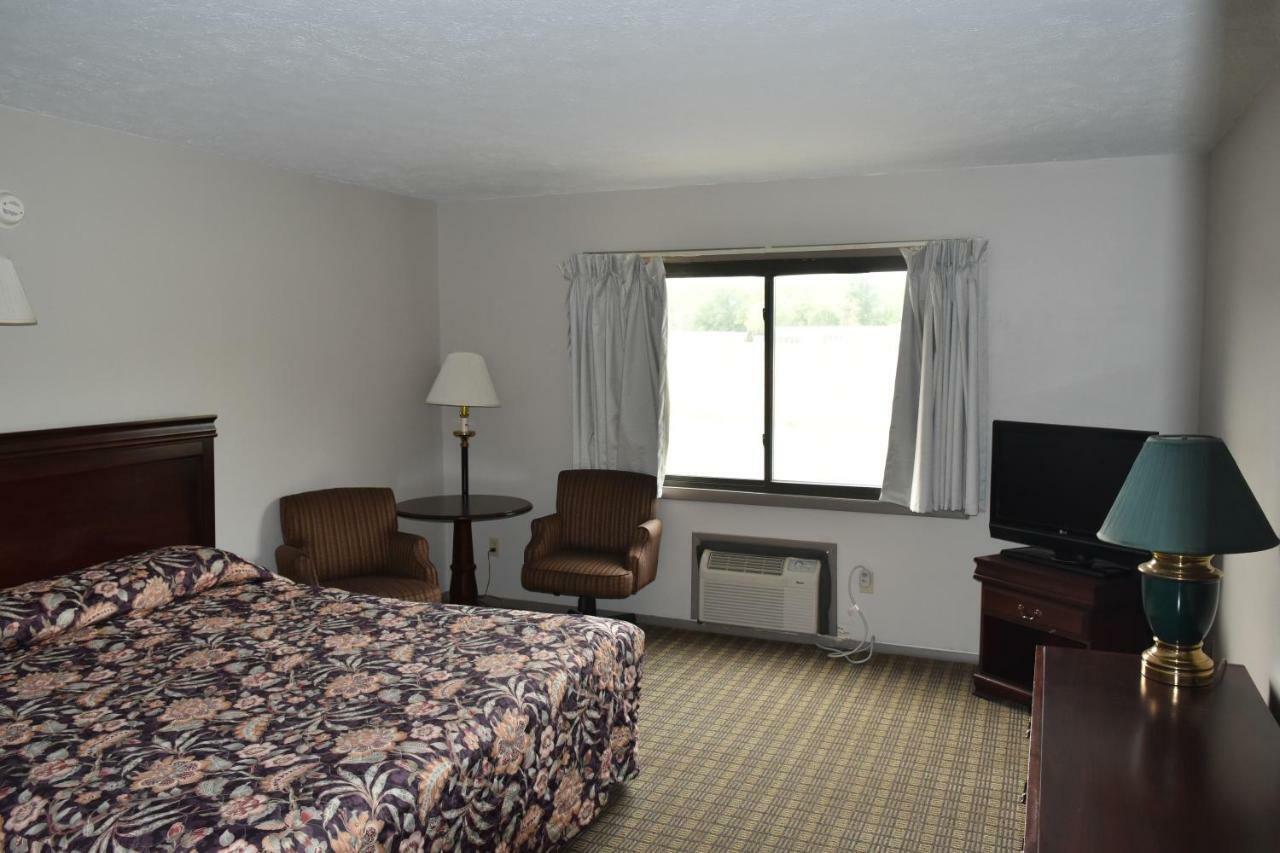 Countryside Inn Hillsboro Exterior photo